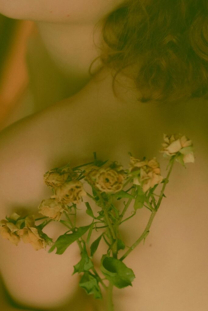 mujer flores